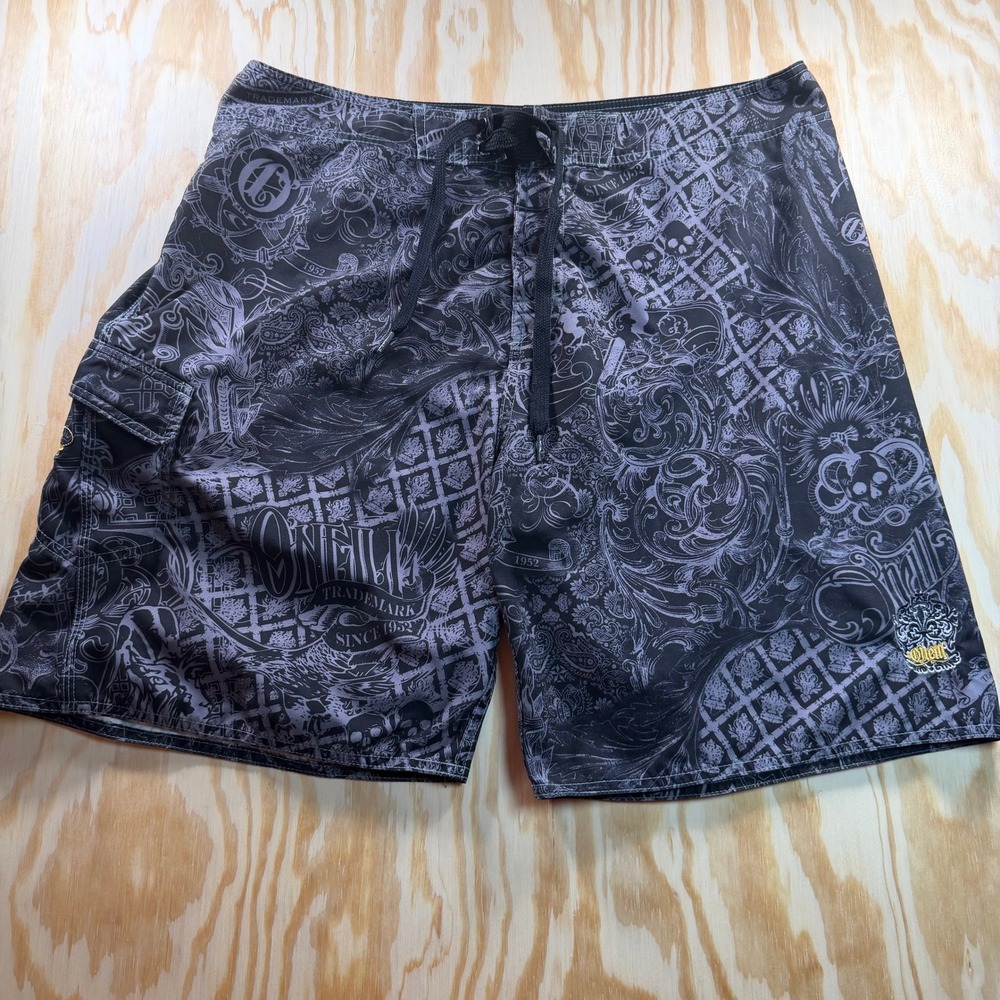Vintage ONeill Mens Black Grey Skull Graphic Print Board Shorts Swim Size 38